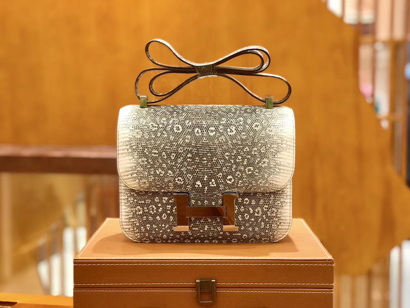 Hermès（爱马仕）Constance 空姐包 蜥蜴皮 原色 24cm