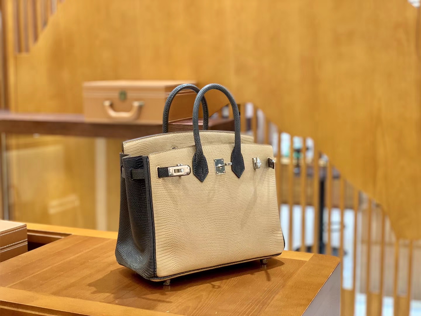 Hermès（爱马仕）Birkin 铂金包 锡器灰拼杏色 蜥蜴皮 银扣 25cm