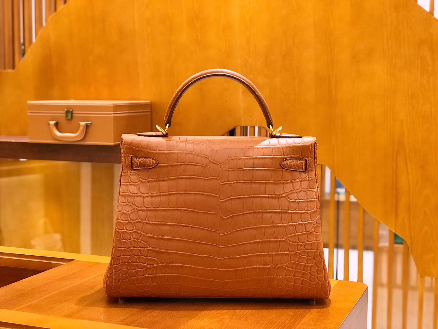 Hermès（爱马仕）Kelly 凯莉包 尼罗鳄鱼皮 蜜糖棕 32cm