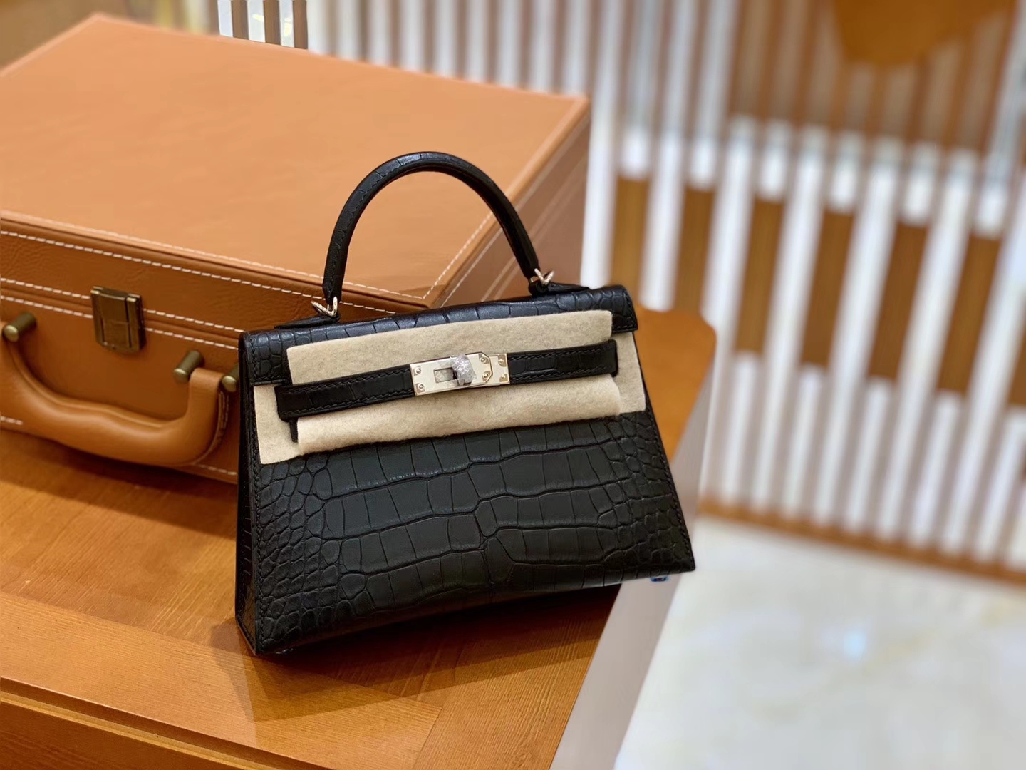 Hermès（爱马仕）迷你2代 19cm 黑银 美洲雾面鳄鱼皮 珍贵方块印