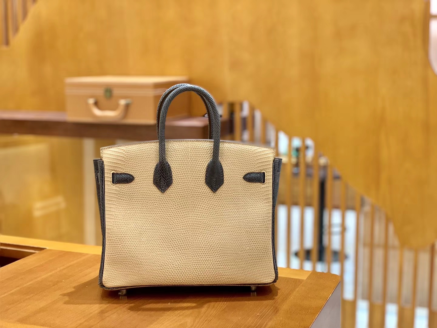 Hermès（爱马仕）Birkin 铂金包 锡器灰拼杏色 蜥蜴皮 银扣 25cm