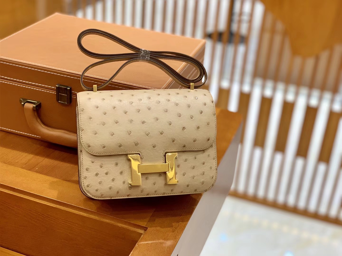 Hermès（爱马仕）Constance 空姐包 杏色 南非进口鸵鸟皮 18cm