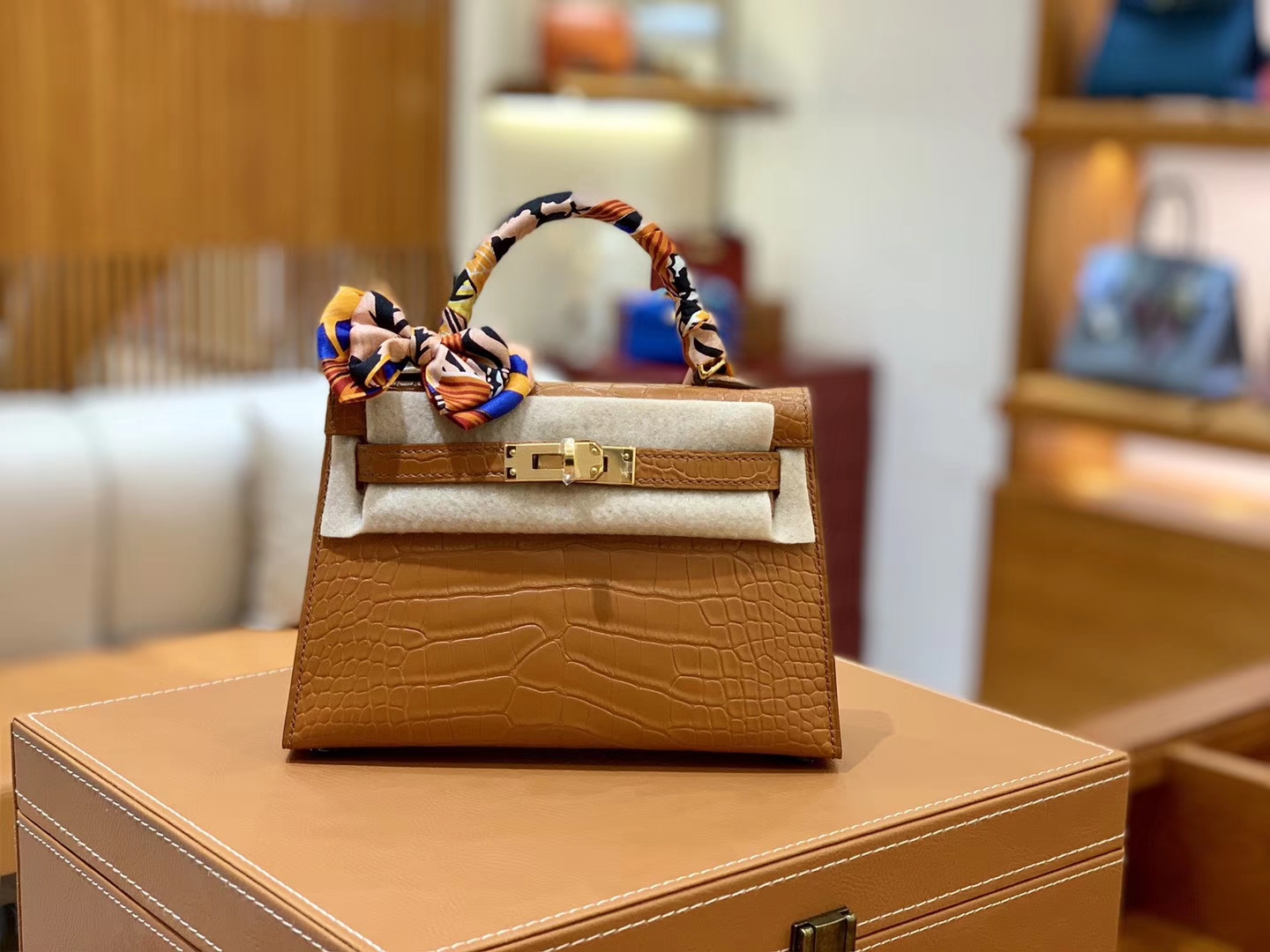 Hermès（爱马仕）迷你2代 19cm 太妃金 美洲雾面鳄鱼皮 珍贵方块印