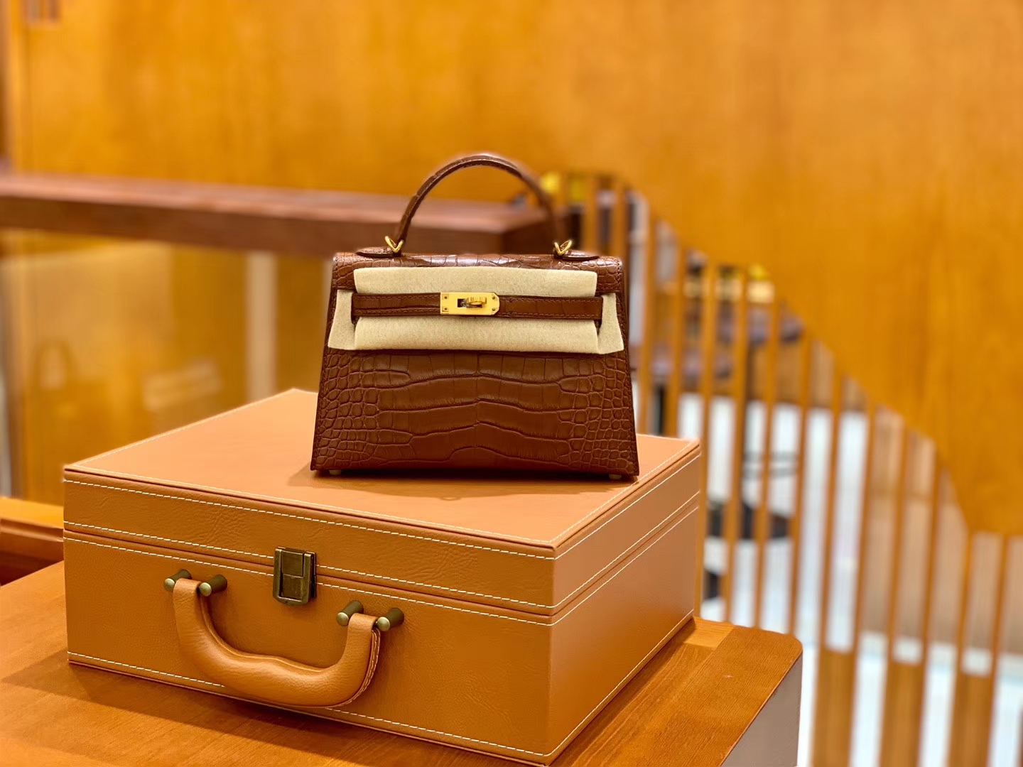 Hermès（爱马仕）Mini Kelly 迷你凯莉 深焦糖棕色 雾面鳄鱼 美洲 臻品级别 金扣 19cm
