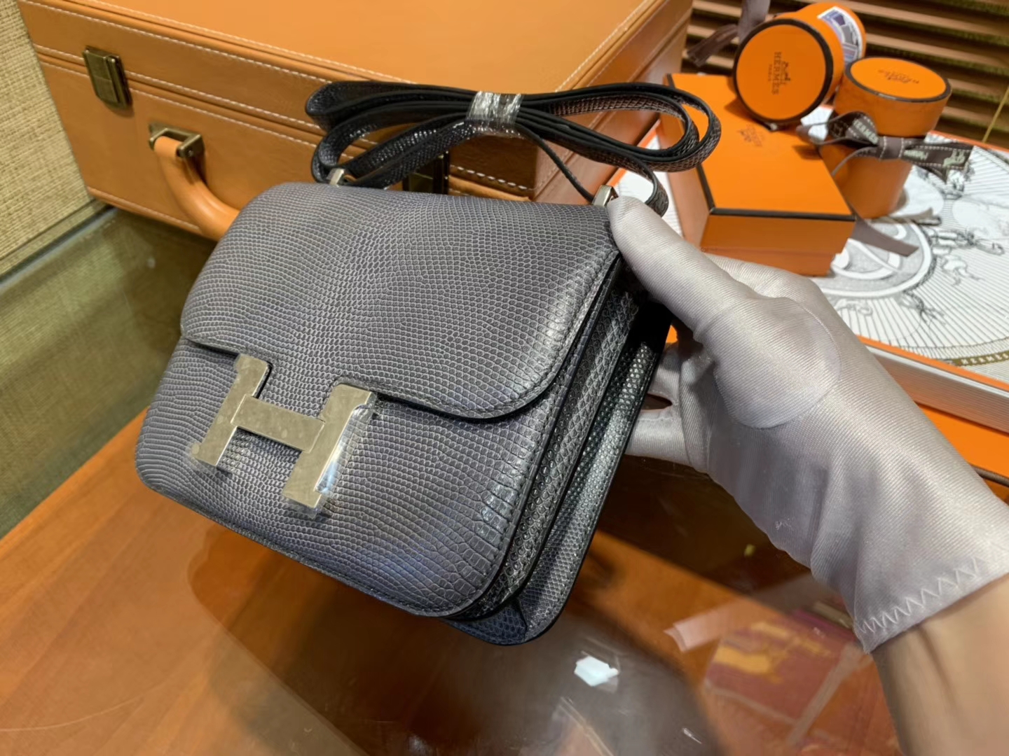 Hermès（爱马仕）Constance 空姐包 锡器灰 蜥蜴皮 银扣 18cm