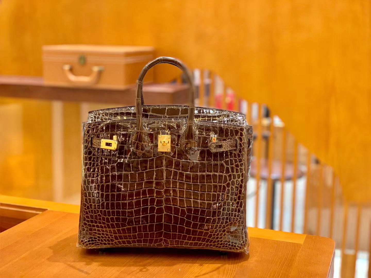 Hermès（爱马仕）Birkin 30cm 咖啡色 金扣 一级皮 尼罗鳄鱼皮 臻品级别