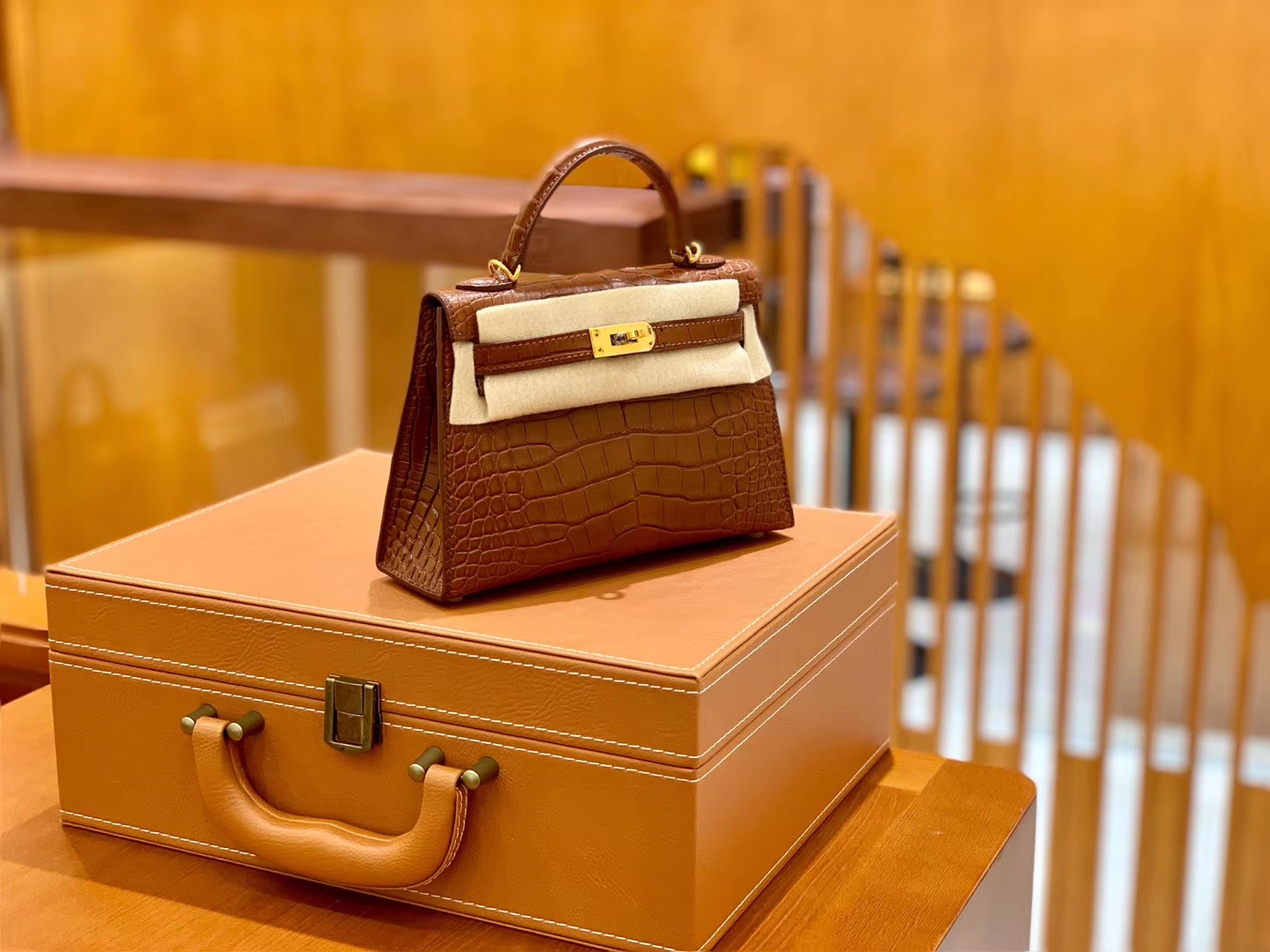 Hermès（爱马仕）Mini Kelly 迷你凯莉 深焦糖棕色 雾面鳄鱼 美洲 臻品级别 金扣 19cm