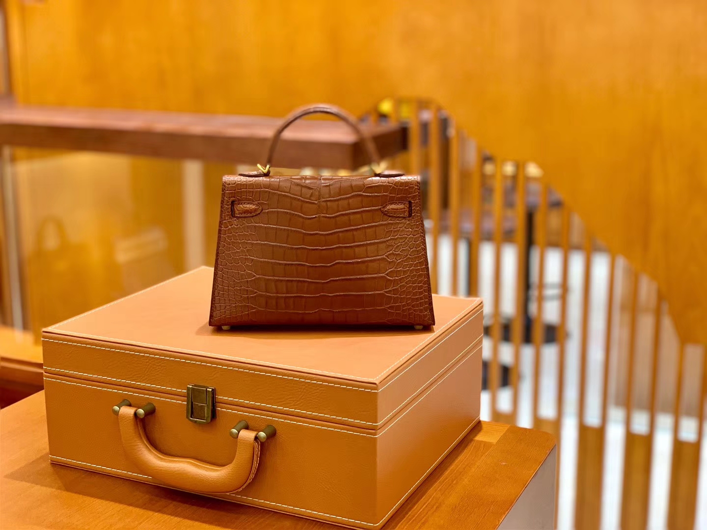 Hermès（爱马仕）Mini Kelly 迷你凯莉 深焦糖棕色 雾面鳄鱼 美洲 臻品级别 金扣 19cm