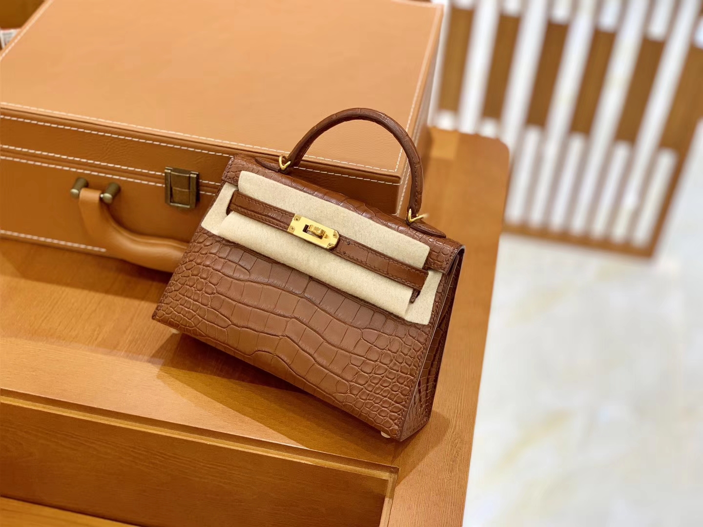 Hermès（爱马仕）Mini Kelly 迷你凯莉 深焦糖棕色 雾面鳄鱼 美洲 臻品级别 金扣 19cm