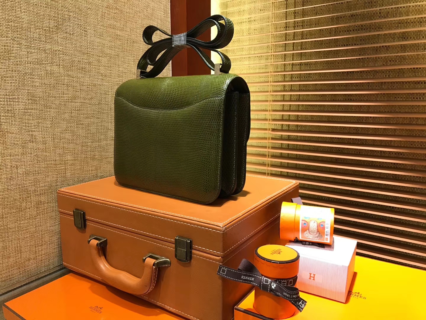 Hermès（爱马仕）Constance 空姐包 蜥蜴皮 橄榄绿 银扣 24cm