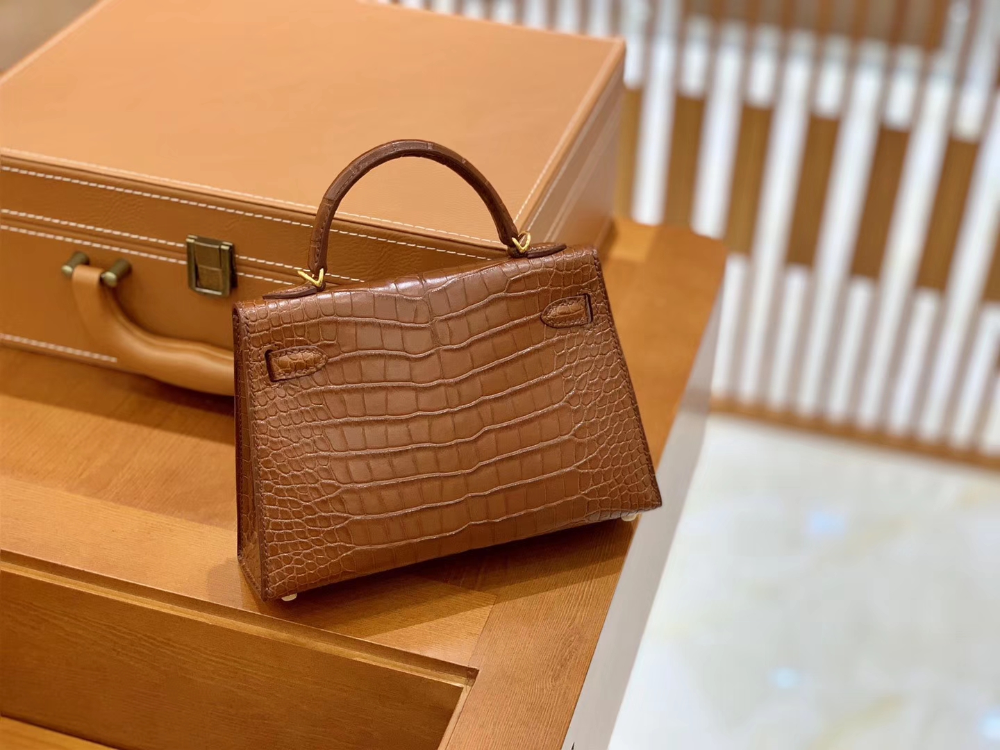 Hermès（爱马仕）Mini Kelly 迷你凯莉 深焦糖棕色 雾面鳄鱼 美洲 臻品级别 金扣 19cm