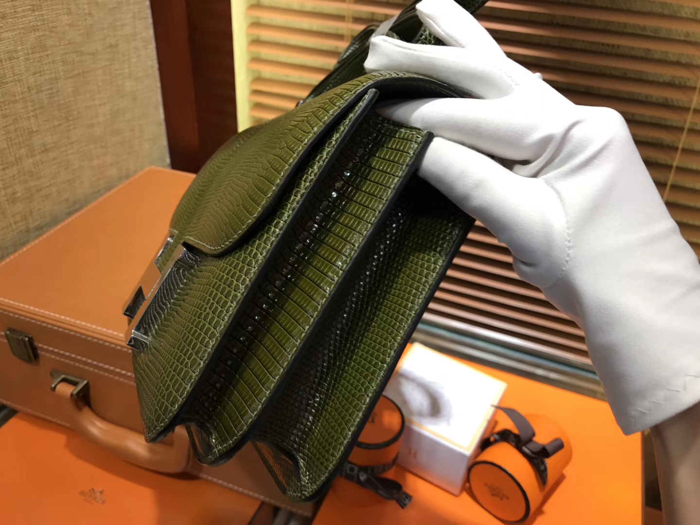 Hermès（爱马仕）Constance 空姐包 蜥蜴皮 橄榄绿 银扣 24cm