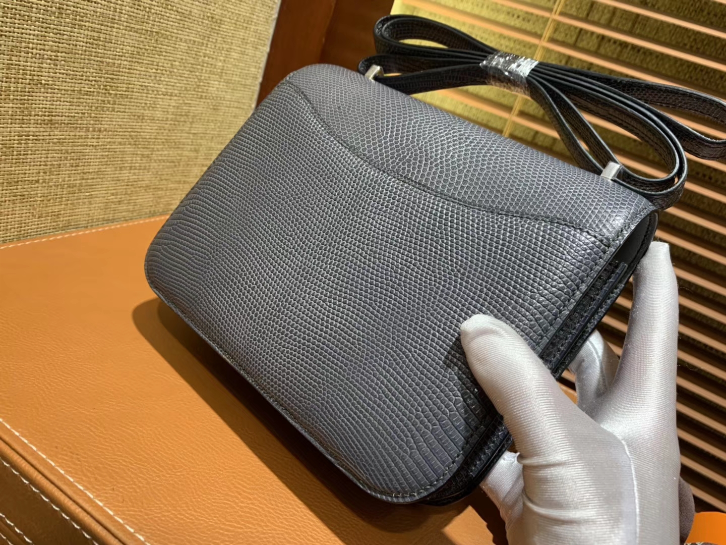 Hermès（爱马仕）Constance 空姐包 锡器灰 蜥蜴皮 银扣 18cm