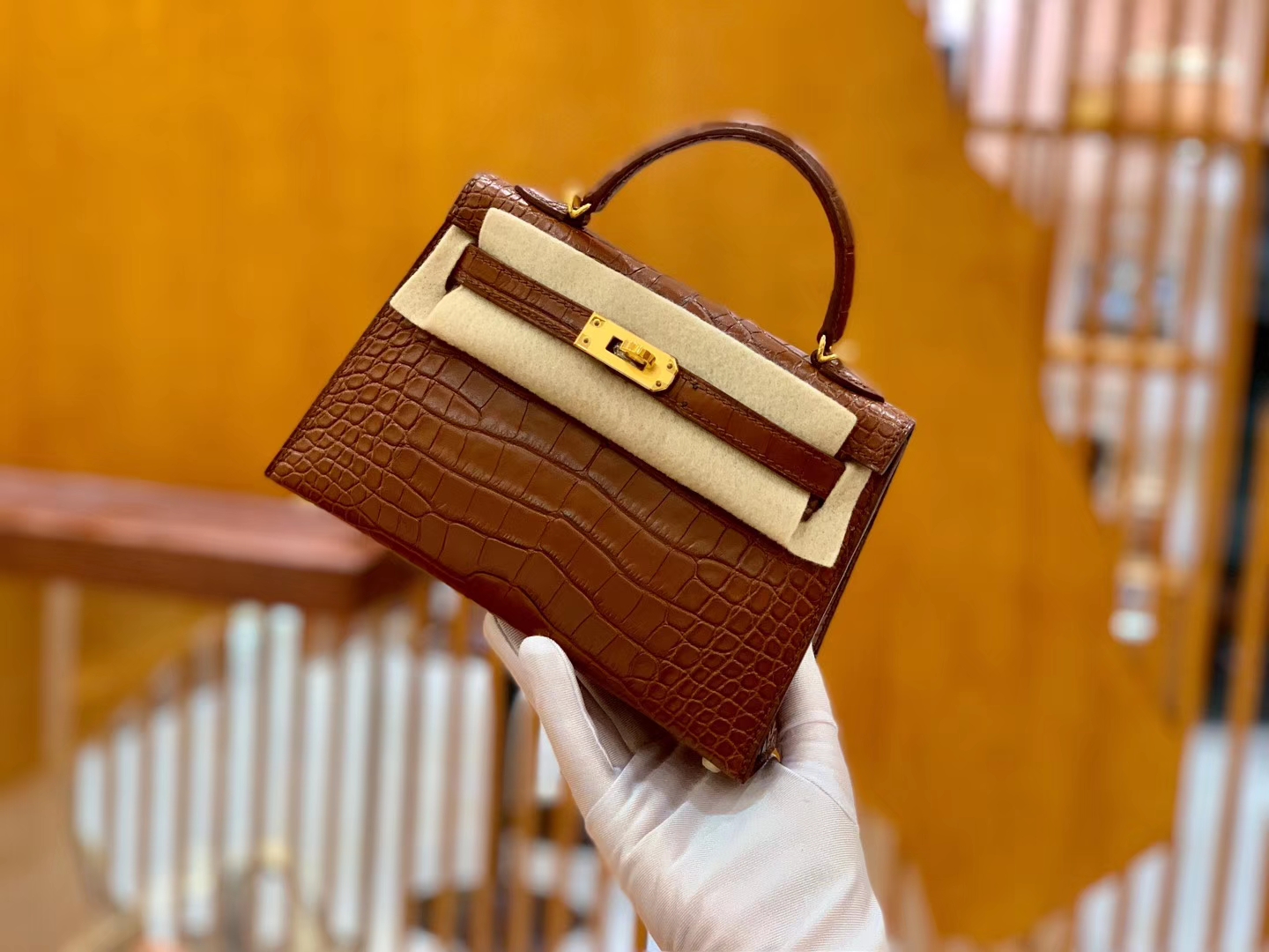 Hermès（爱马仕）Mini Kelly 迷你凯莉 深焦糖棕色 雾面鳄鱼 美洲 臻品级别 金扣 19cm