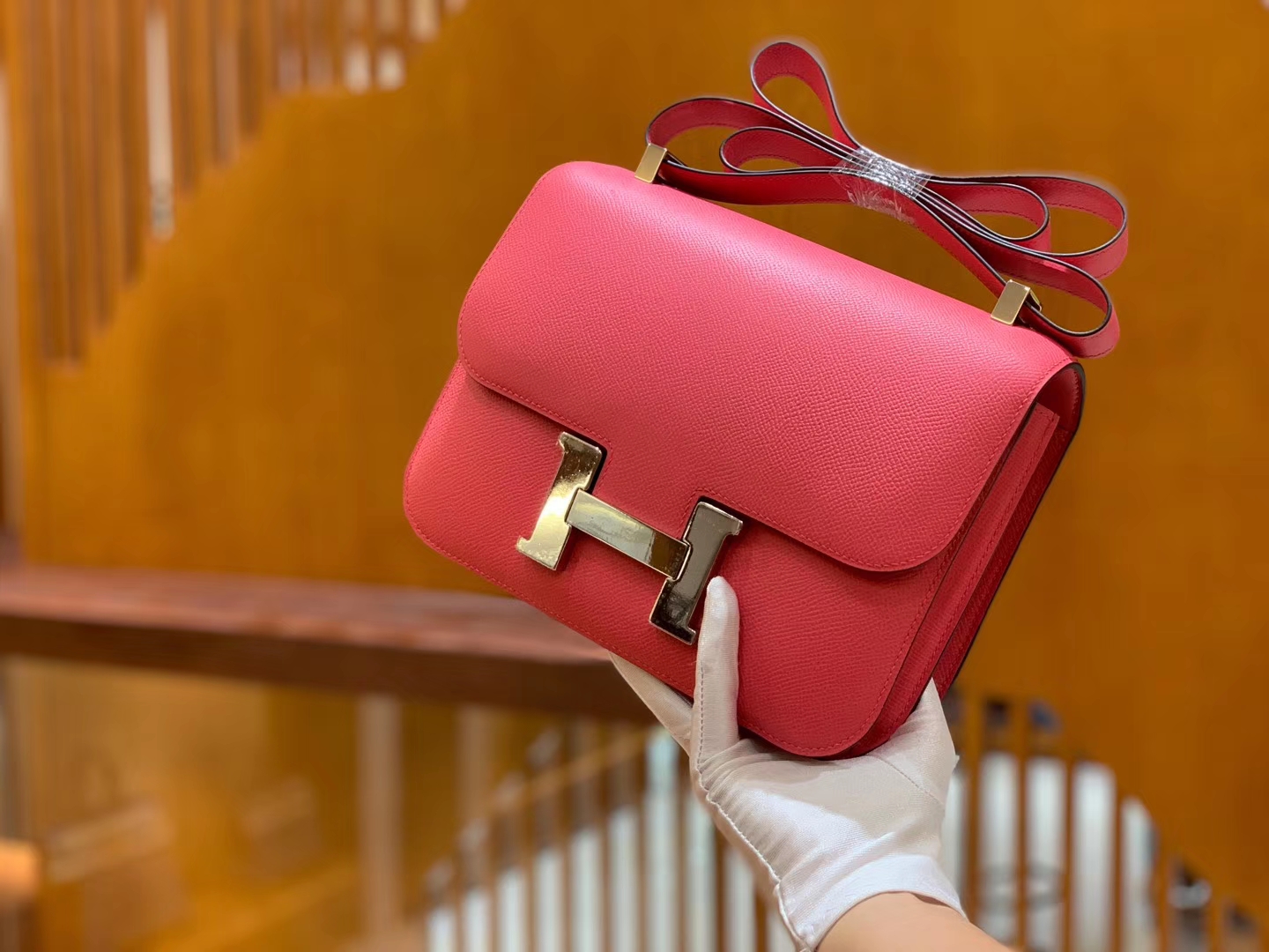 Hermès（爱马仕）Constance 空姐包 桃红色 掌纹牛皮 全手工缝制 银扣 18cm 现货