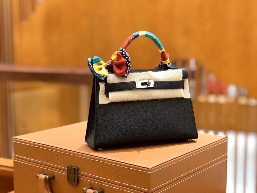 Hermès（爱马仕）Mini kelly 迷你凯莉 经典黑 掌纹小牛皮 全手工缝制 银扣 19cm 现货