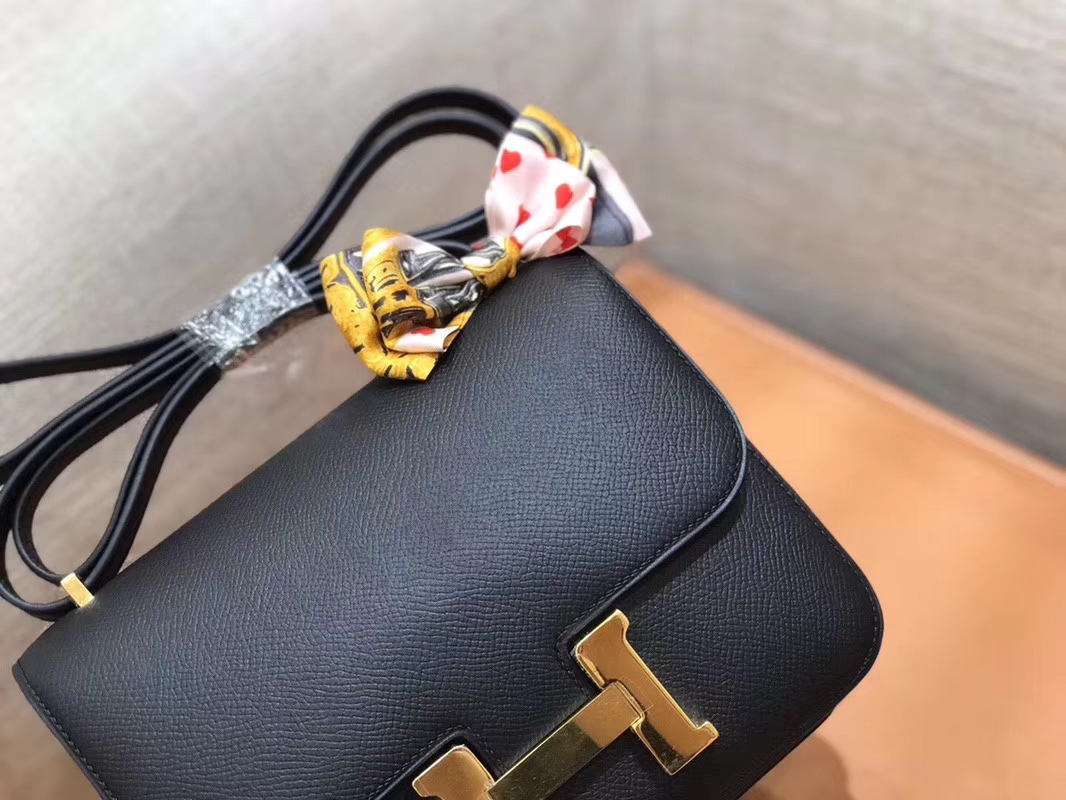Hermès（爱马仕）Constance 空姐包 经典黑 掌纹牛皮 全手工缝制 金扣 18cm 现货