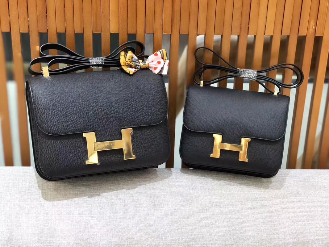 Hermès（爱马仕）Constance 空姐包 经典黑 掌纹牛皮 全手工缝制 金扣 18cm 现货