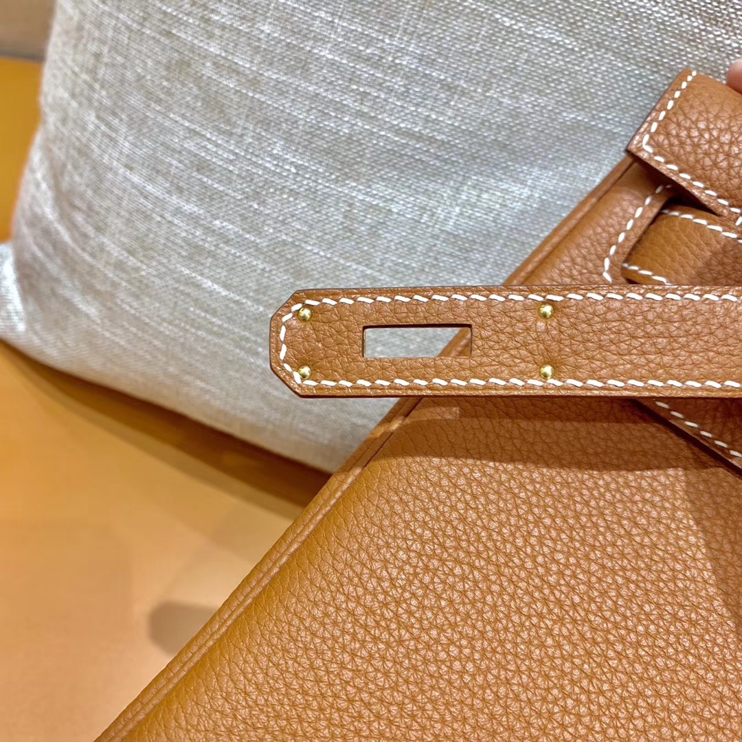 Hermès（爱马仕）Kelly 凯莉包 金棕色 小牛皮 金扣 28cm