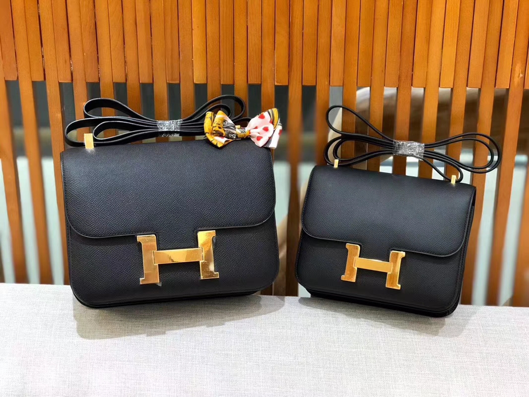 Hermès（爱马仕）Constance 空姐包 经典黑 掌纹牛皮 全手工缝制 金扣 18cm 现货
