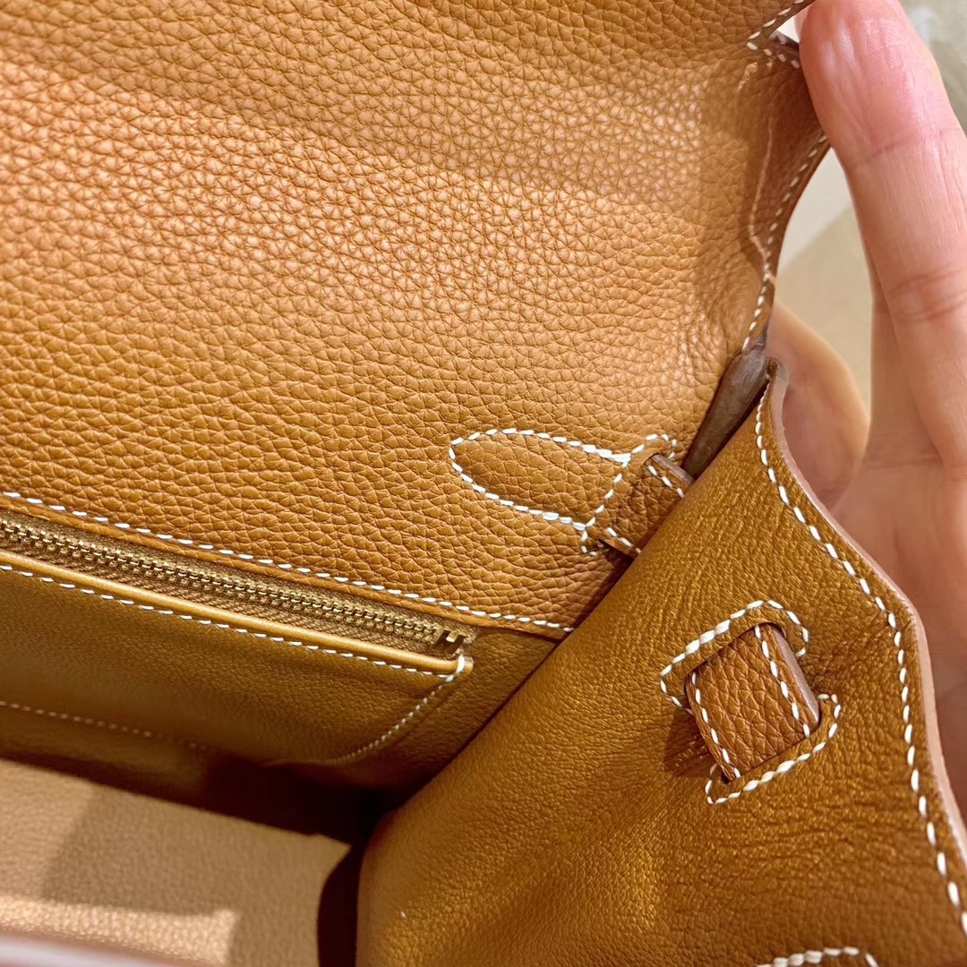 Hermès（爱马仕）Kelly 凯莉包 金棕色 小牛皮 金扣 28cm