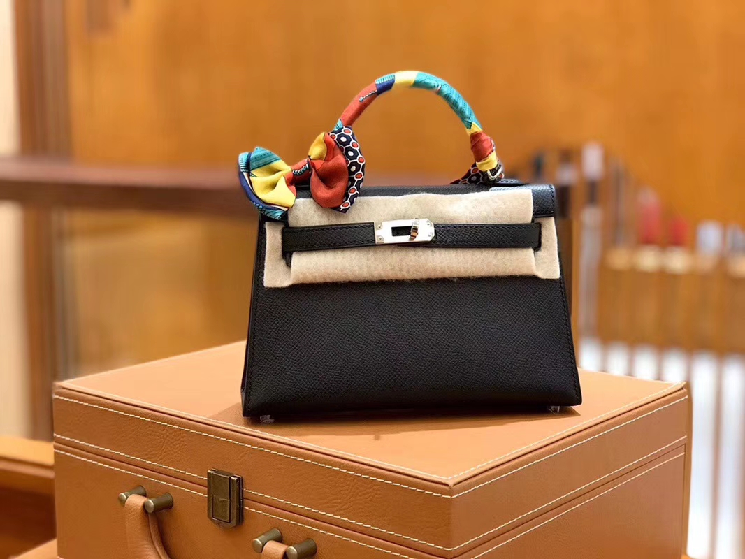 Hermès（爱马仕）Mini kelly 迷你凯莉 经典黑 掌纹小牛皮 全手工缝制 银扣 19cm 现货