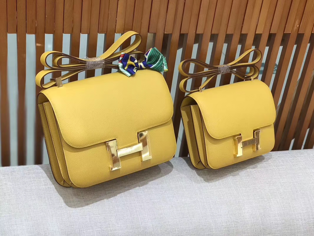 Hermès（爱马仕）Constance 空姐包 琥珀黄 掌纹牛皮 全手工缝制 金扣 18cm 现货