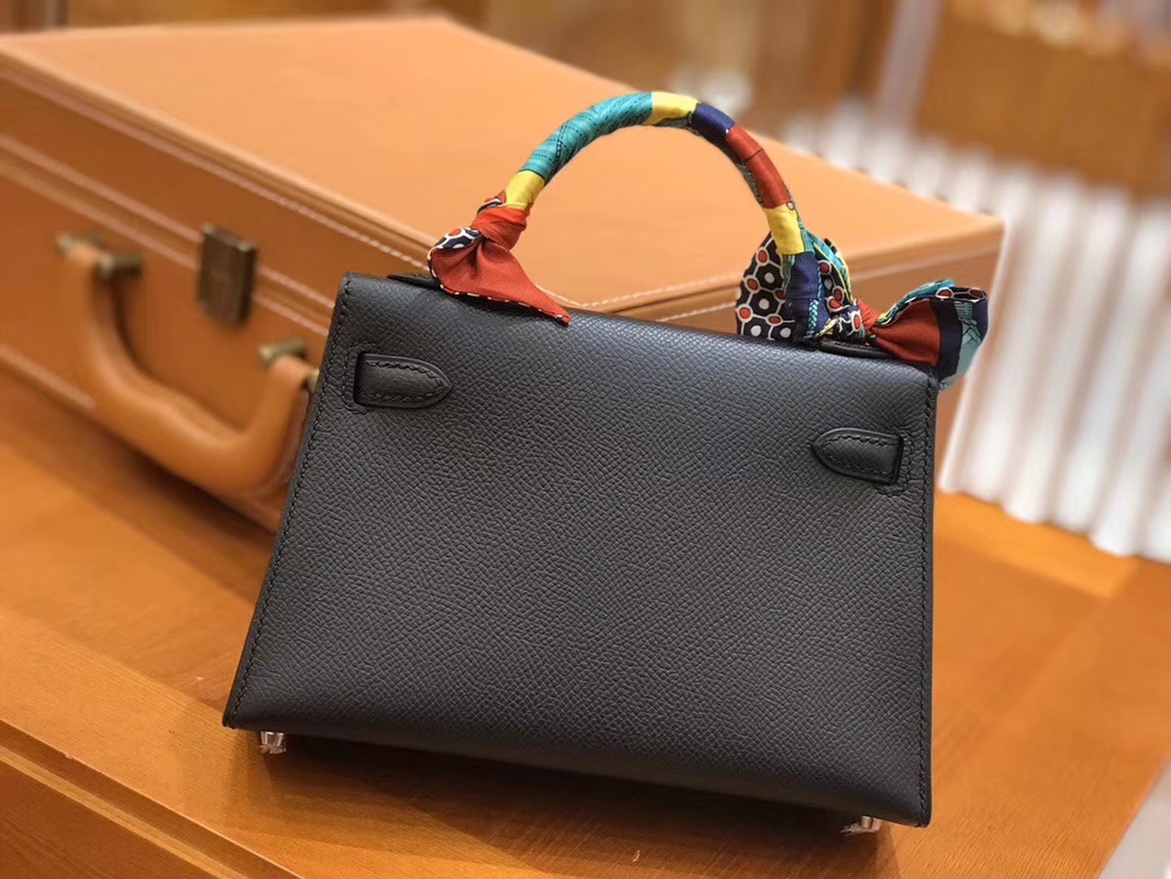 Hermès（爱马仕）Mini kelly 迷你凯莉 经典黑 掌纹小牛皮 全手工缝制 银扣 19cm 现货