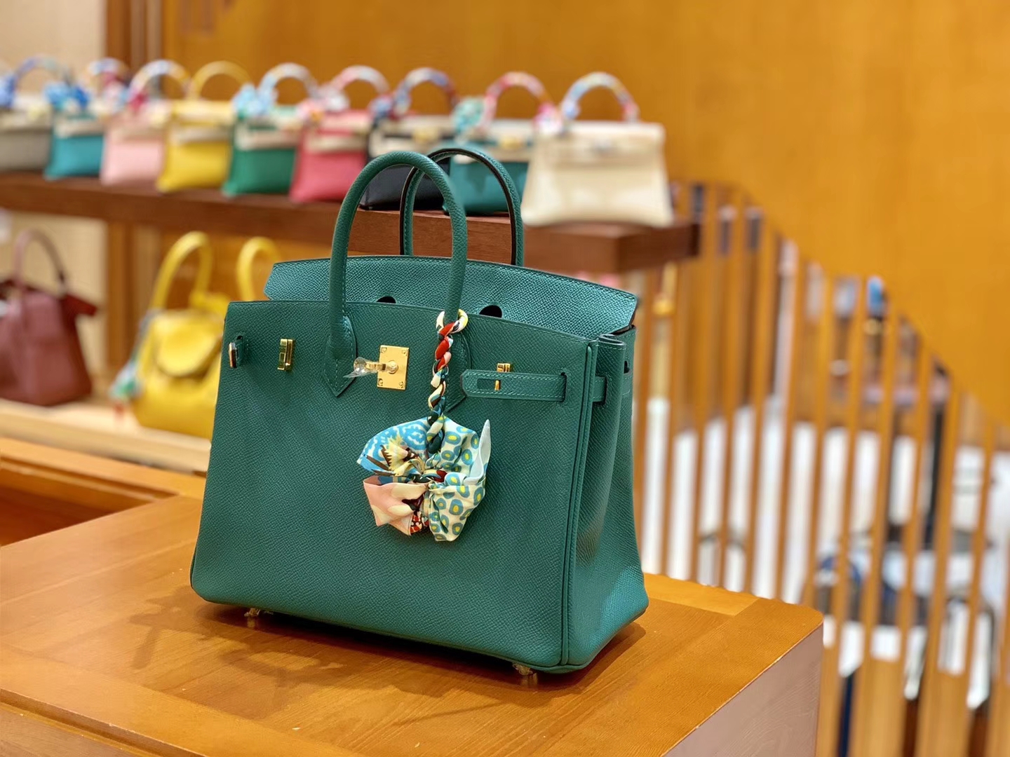 Hermès（爱马仕）Birkin 铂金包 森林绿 掌纹牛皮 金扣 30cm 高订版本