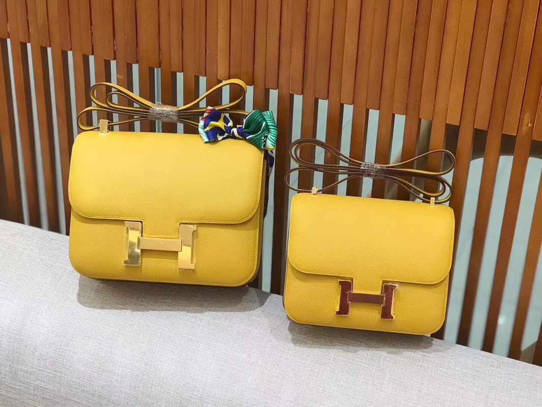Hermès（爱马仕）Constance 空姐包 琥珀黄 掌纹牛皮 全手工缝制 金扣 18cm 现货