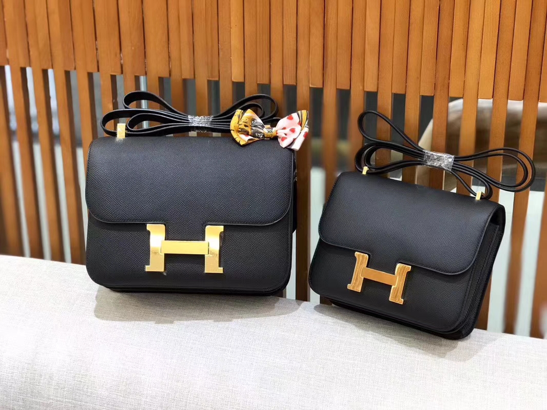 Hermès（爱马仕）Constance 空姐包 经典黑 掌纹牛皮 全手工缝制 金扣 18cm 现货