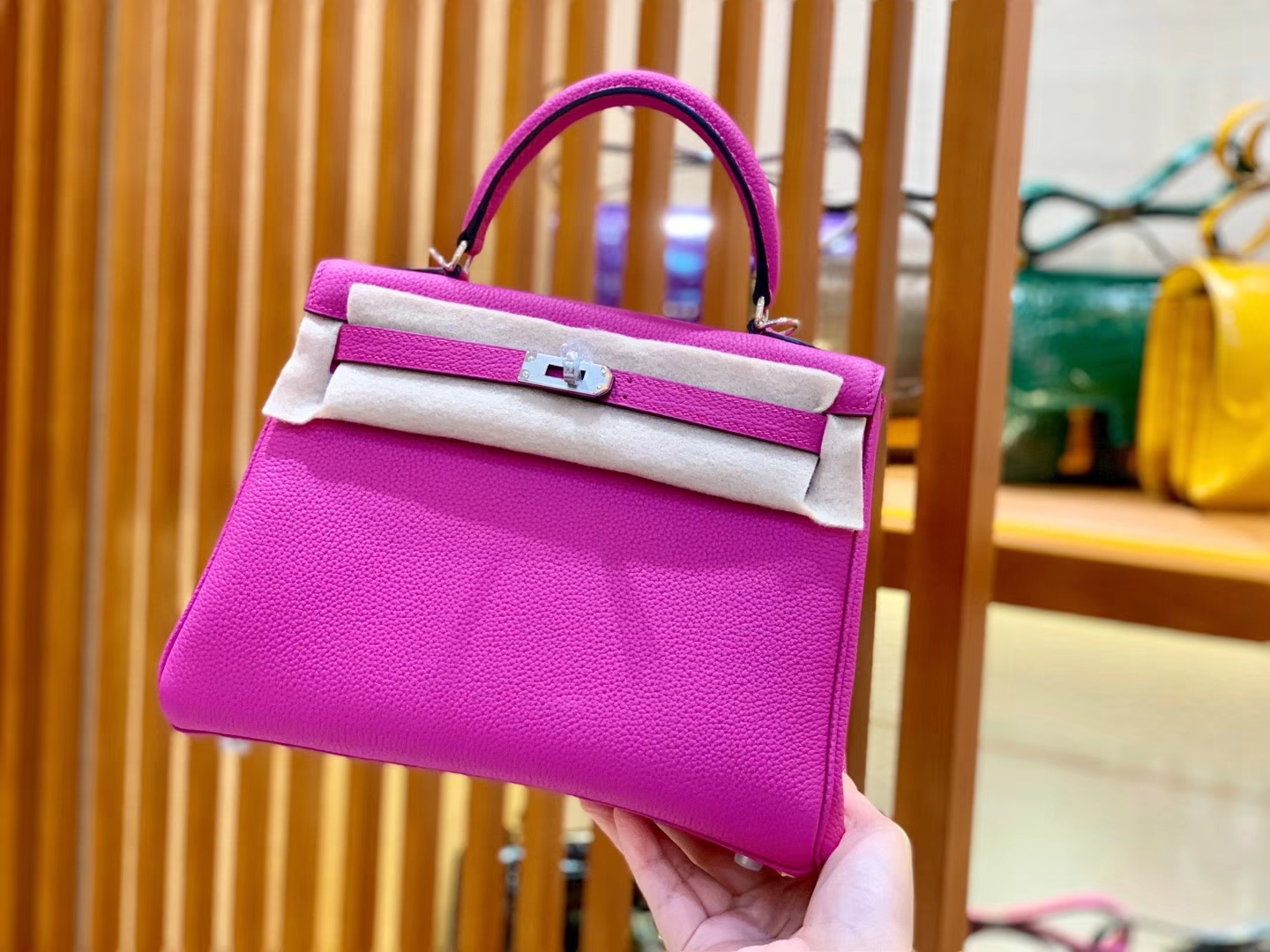 Hermès（爱马仕）新色 Kelly 凯莉包 桃红色 TOgo 银扣 28cm