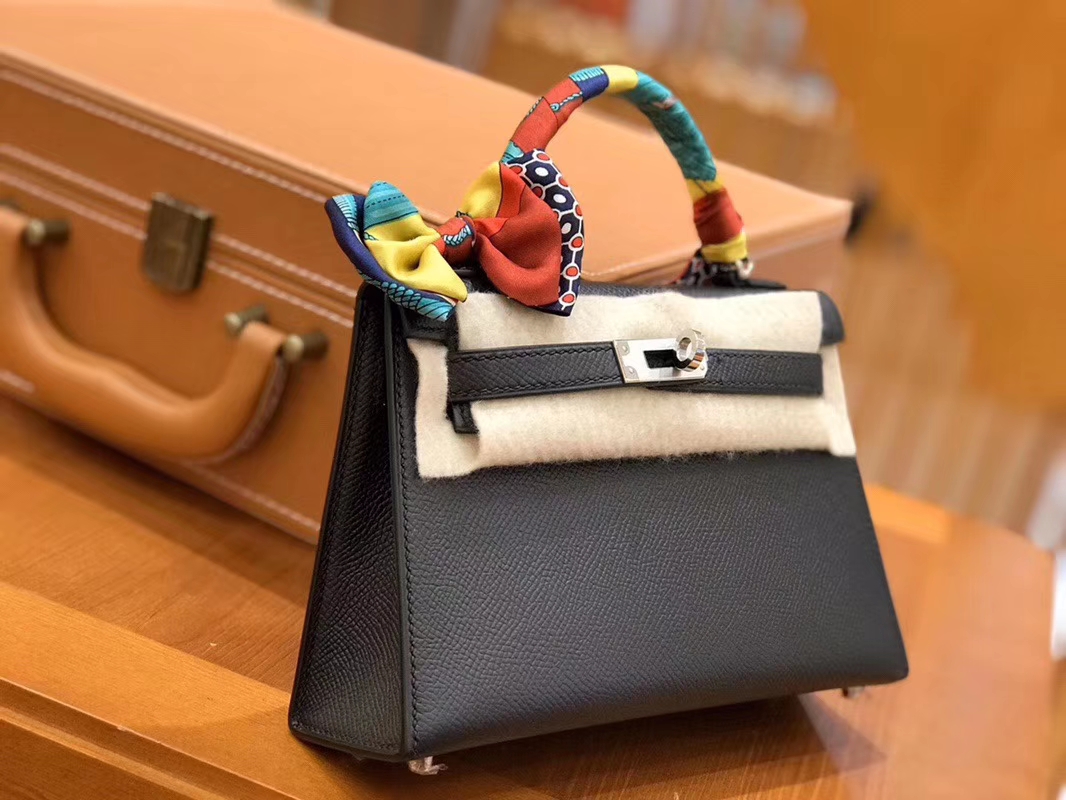 Hermès（爱马仕）Mini kelly 迷你凯莉 经典黑 掌纹小牛皮 全手工缝制 银扣 19cm 现货