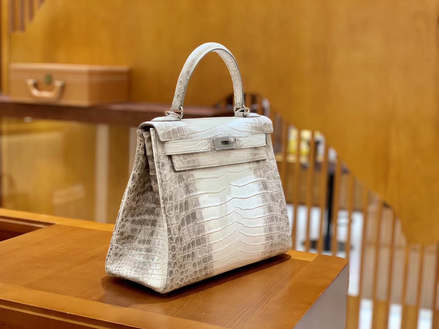 Hermès（爱马仕）Kelly 凯莉包 喜马拉雅 浅色  一级皮 尼罗鳄鱼皮 银扣 28cm