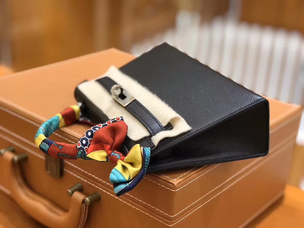 Hermès（爱马仕）Mini kelly 迷你凯莉 经典黑 掌纹小牛皮 全手工缝制 银扣 19cm 现货