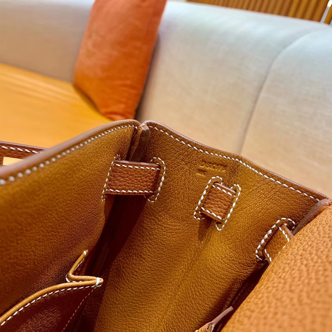 Hermès（爱马仕）Kelly 凯莉包 金棕色 小牛皮 金扣 28cm