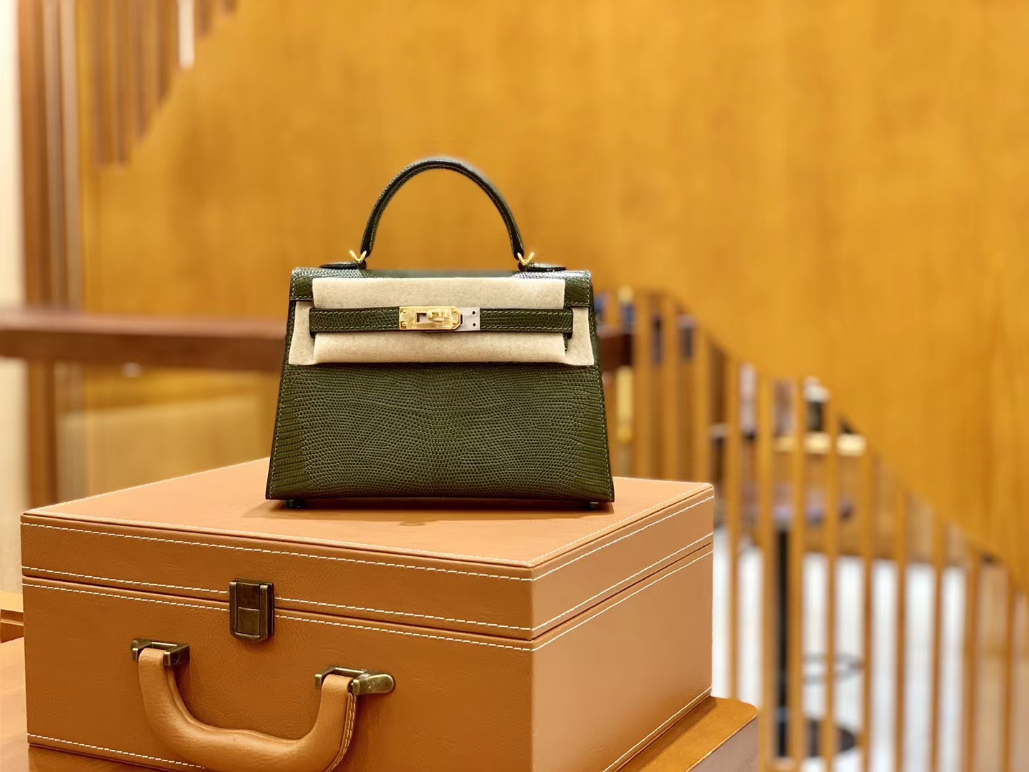 Hermès（爱马仕）迷你2代 19cm 橄榄绿 金扣 蜥蜴皮 全手工缝制