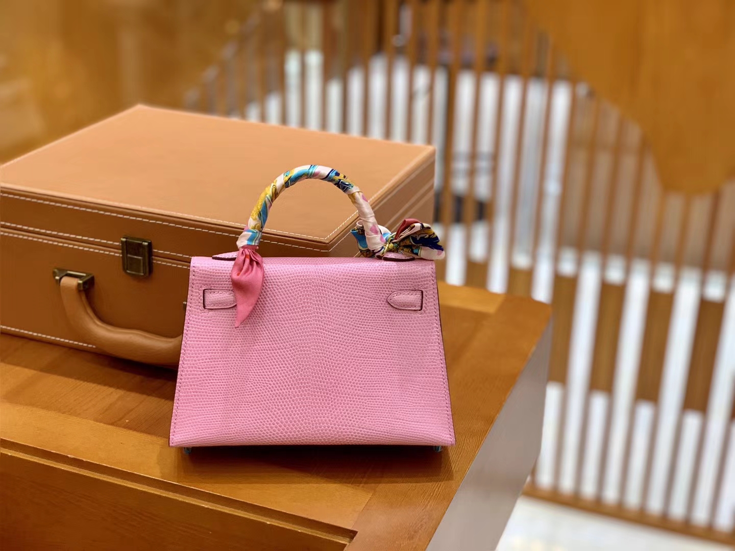 Hermès（爱马仕）迷你2代 19cm 樱花粉 金扣 蜥蜴皮 全手工缝制