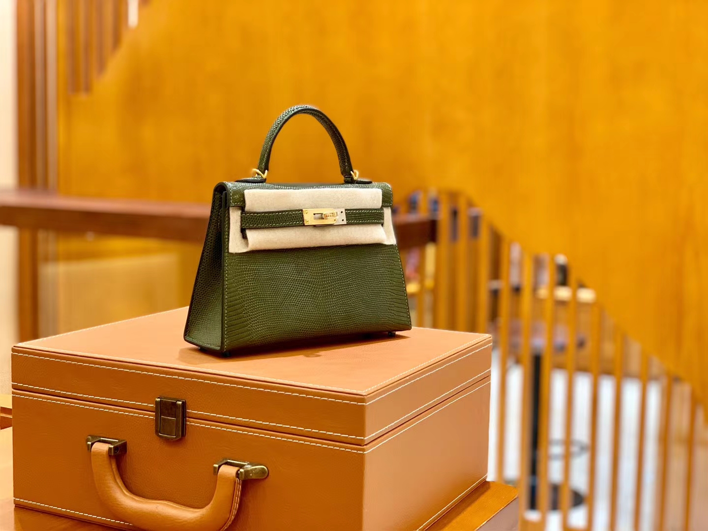 Hermès（爱马仕）迷你2代 19cm 橄榄绿 金扣 蜥蜴皮 全手工缝制