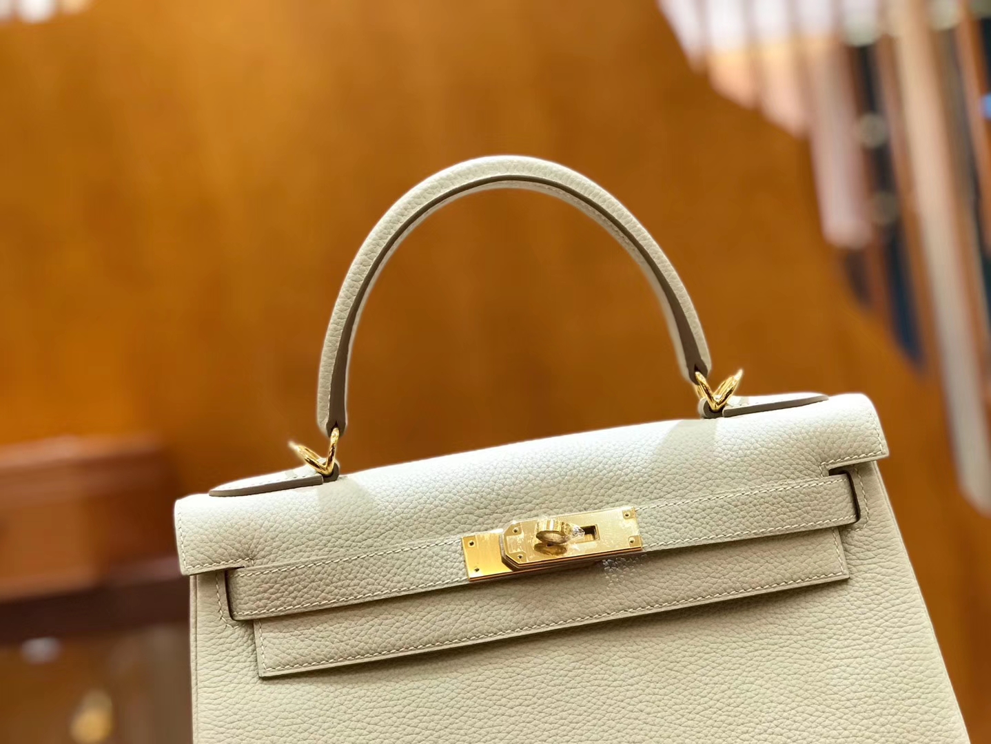 Hermès（爱马仕）Kelly 28cm togo 牛皮 奶昔白 金扣 全手工缝制 现货