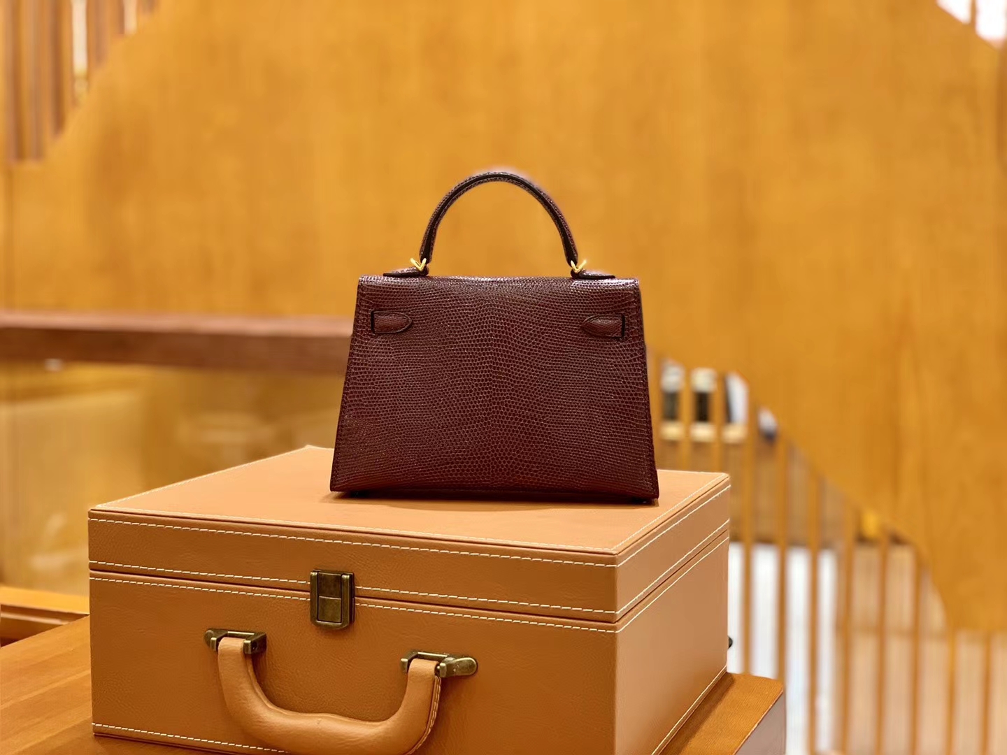 Hermès（爱马仕）迷你2代 19cm 波尔多酒红 金扣 蜥蜴皮 全手工缝制