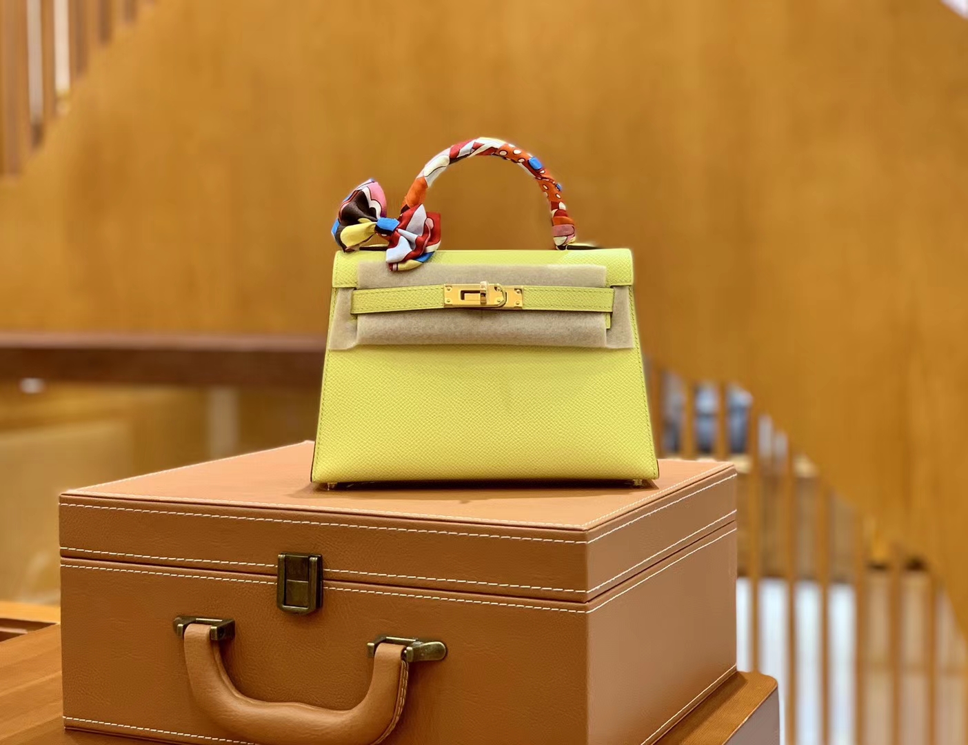 Hermès（爱马仕）Mini Kelly 19cm 柠檬黄 金扣 掌纹牛皮 全手工缝制