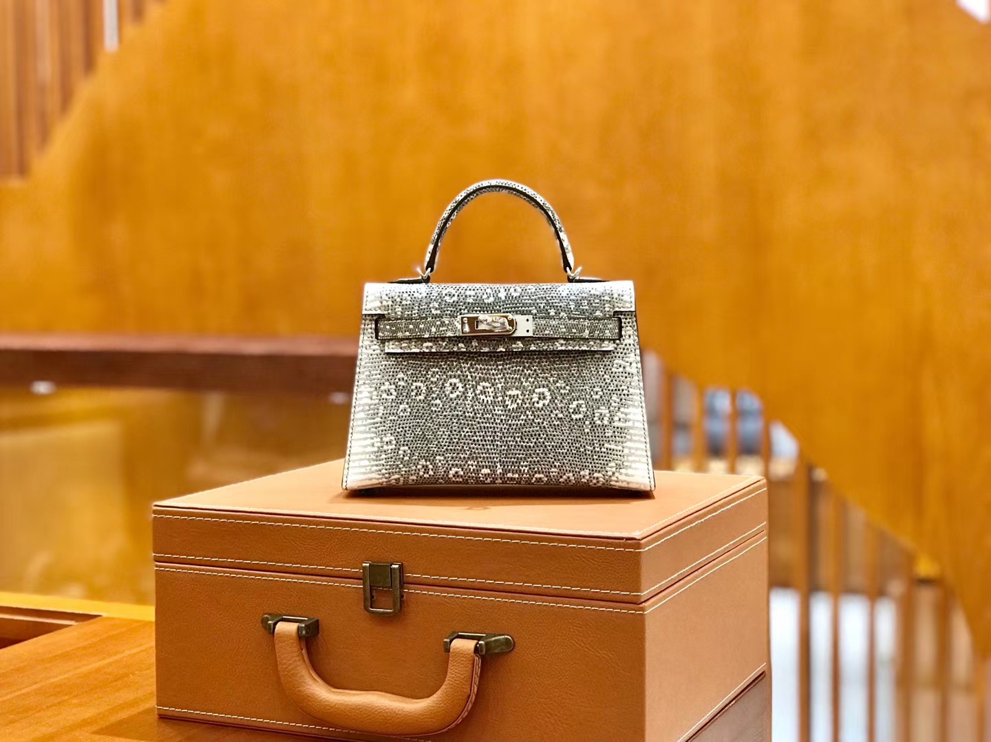 Hermès（爱马仕）迷你2代 19cm 雪花原色 银扣 蜥蜴皮 全手工缝制
