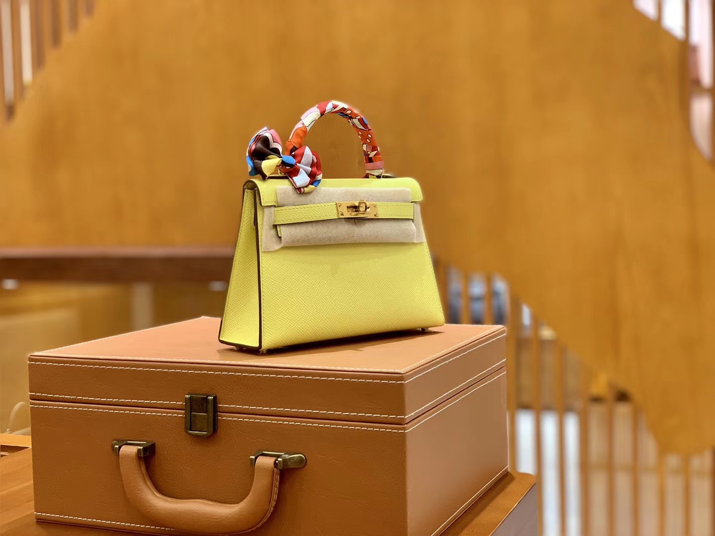 Hermès（爱马仕）Mini Kelly 19cm 柠檬黄 金扣 掌纹牛皮 全手工缝制