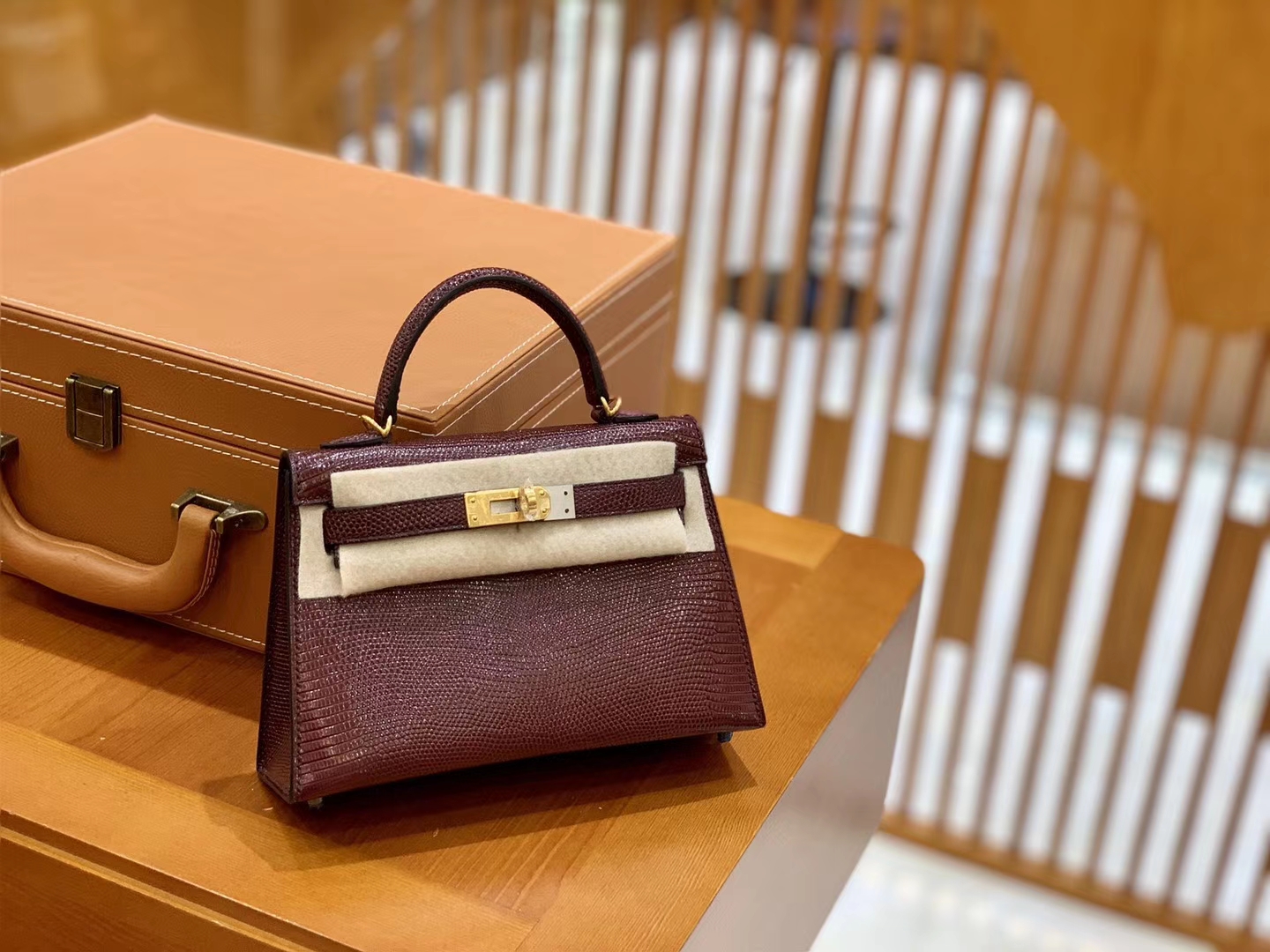 Hermès（爱马仕）迷你2代 19cm 波尔多酒红 金扣 蜥蜴皮 全手工缝制