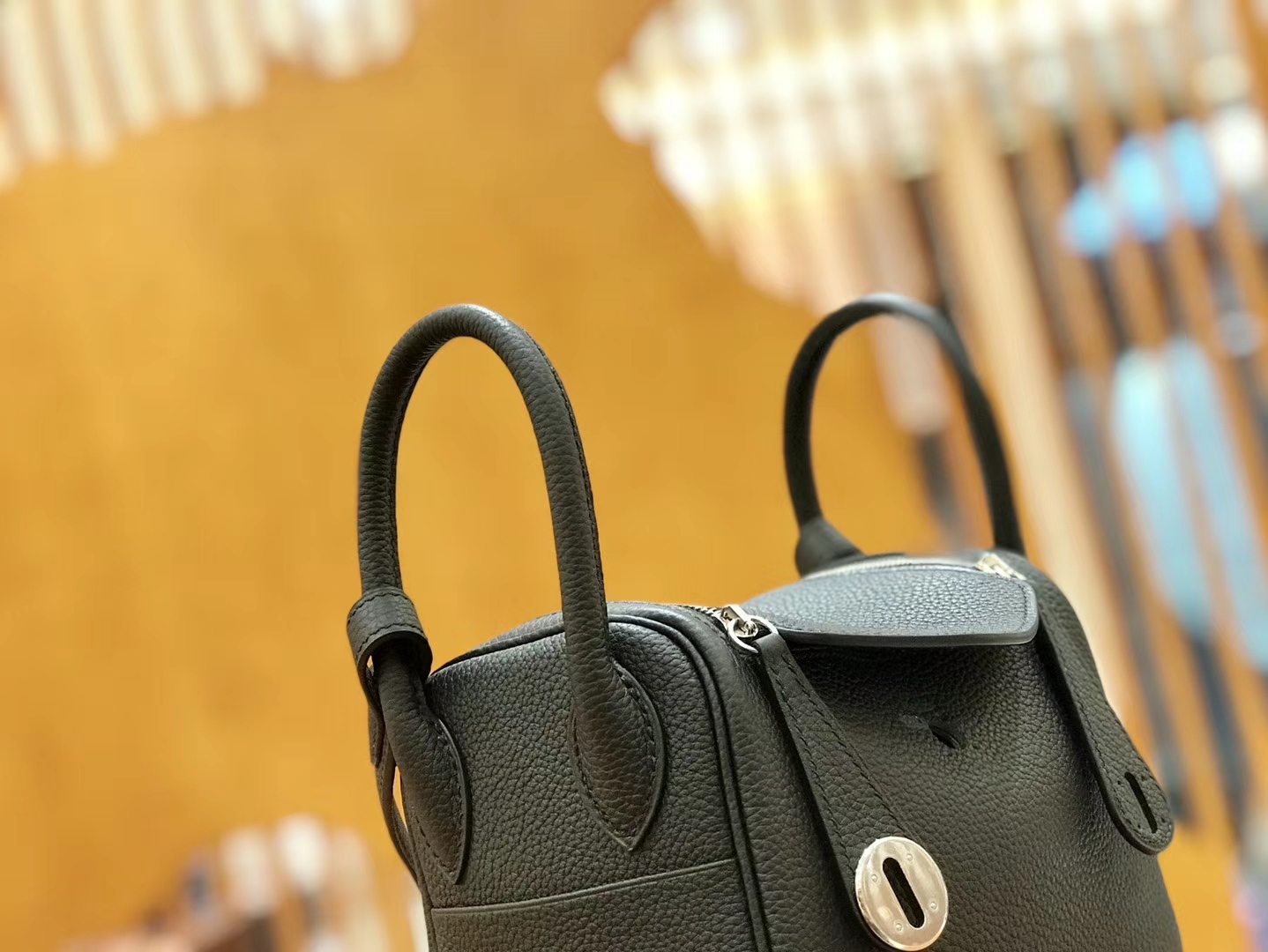 Hermès（爱马仕）Lindy 18cm 经典黑 全手工缝制 小琳迪