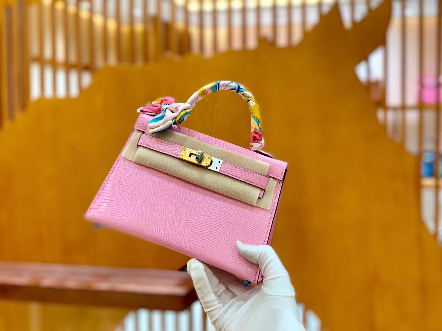 Hermès（爱马仕）迷你2代 19cm 樱花粉 金扣 蜥蜴皮 全手工缝制