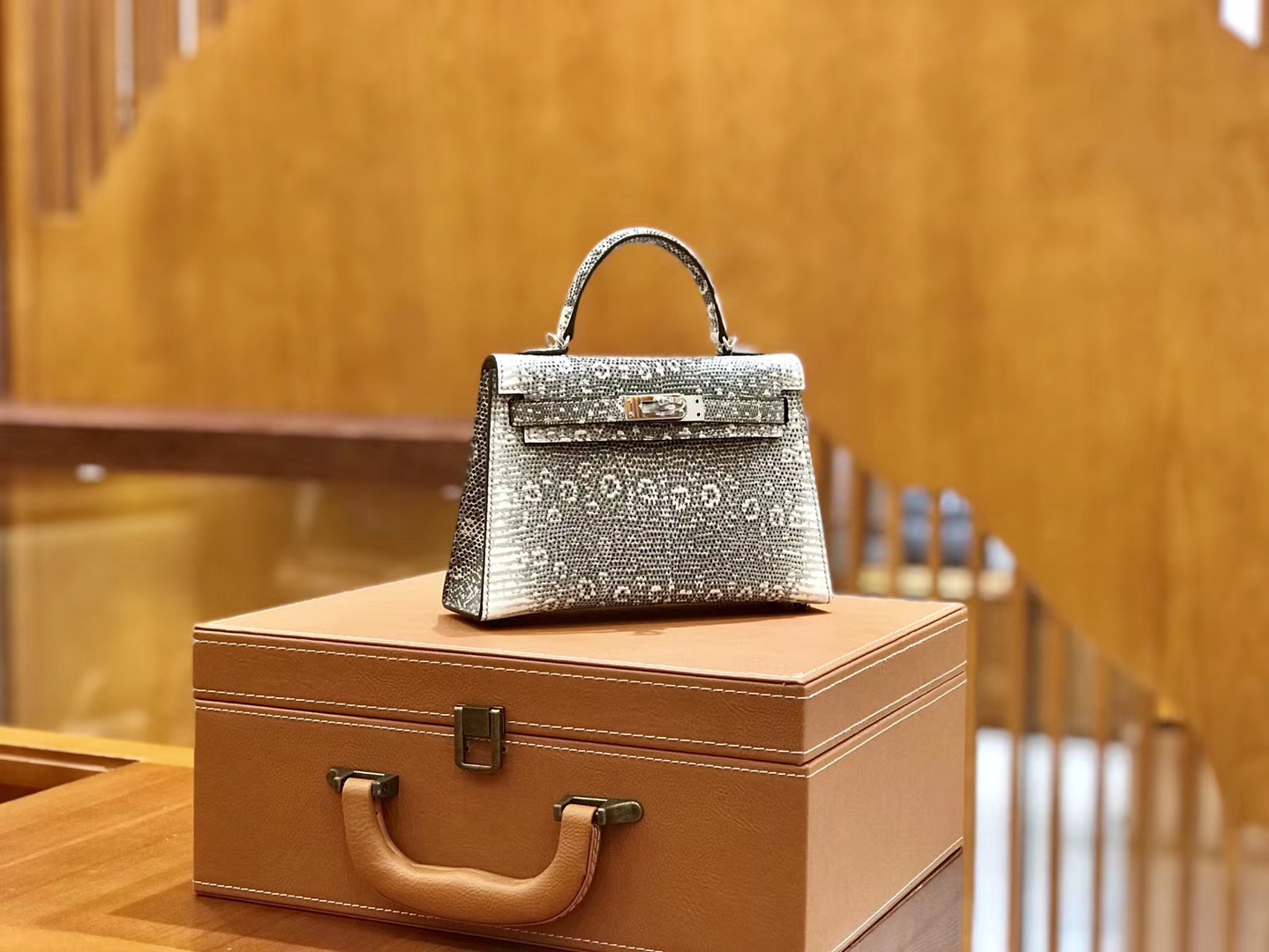 Hermès（爱马仕）迷你2代 19cm 雪花原色 银扣 蜥蜴皮 全手工缝制