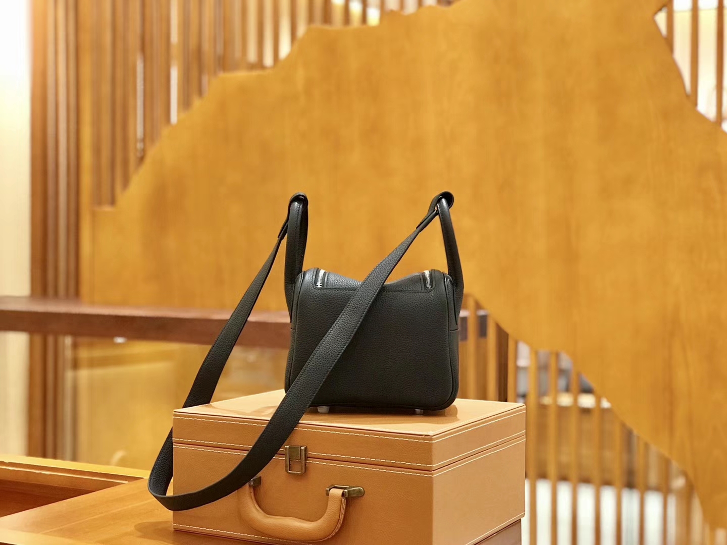 Hermès（爱马仕）Lindy 18cm 经典黑 全手工缝制 小琳迪