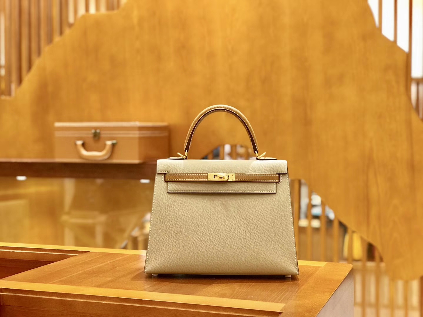 Hermès（爱马仕）Kelly 凯莉包 掌纹牛皮 米黄色拼金棕色 金扣 25cm